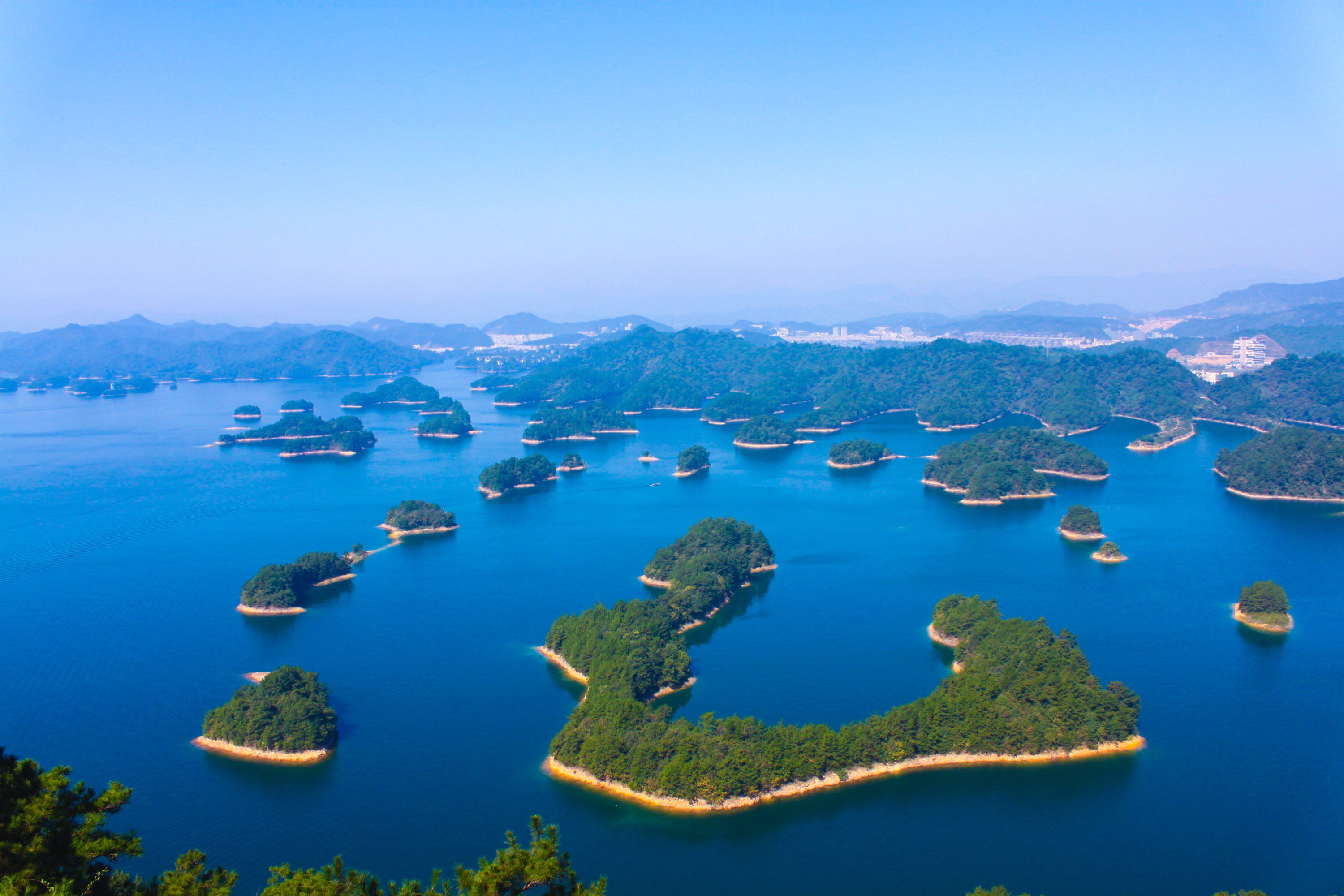 千岛湖集自然风光、历史文化、娱乐休闲于一体的旅游胜地